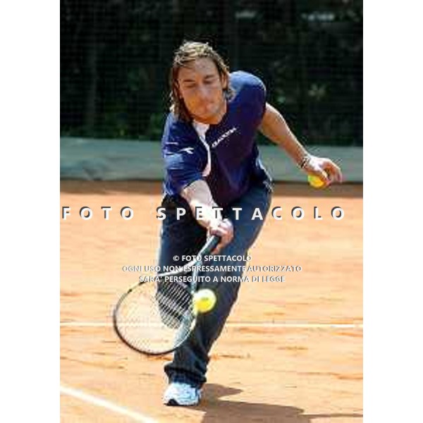 FORO ITALICO, 5/5/2005, INCONTRO DIMOSTRATIVO DI TENNIS TRA FRANCESCO TOTTI E GASTON GAUDIO. (Foto BARTOLETTI)