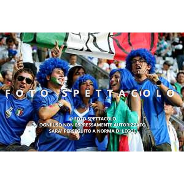 TIFOSI DELL\'ITALIA AI MONDIALI DI CALCIO "GERMANIA 2006" (Foto BARTOLETTI)