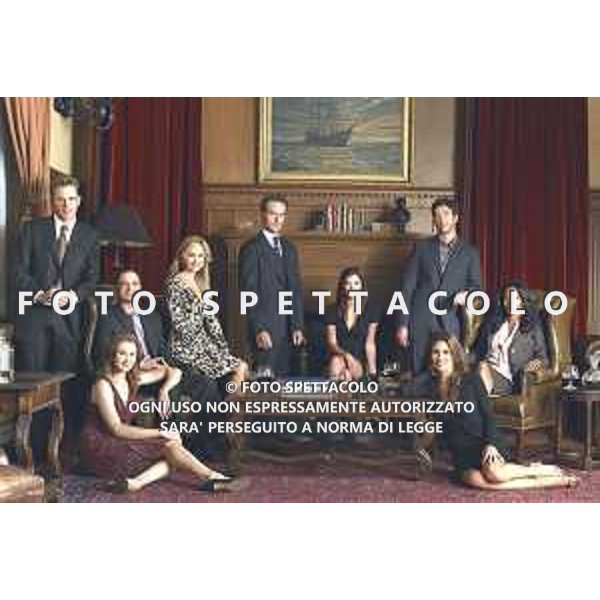 NELLA FOTO, DA SINISTRA: CHRISTOPHER TITUS (BRODY), AMY SLOAN (WENDY), JOSHUA MALINA (KARL), JESSICA COLLINS (MARLA), MICHAEL VARTAN (JAMES), PEYTON LIST (CAMERON), DYLAN MCDERMOTT (DUNCAN), PAIGE TURCO (LISBETH) E NIA LONG (KATIE)