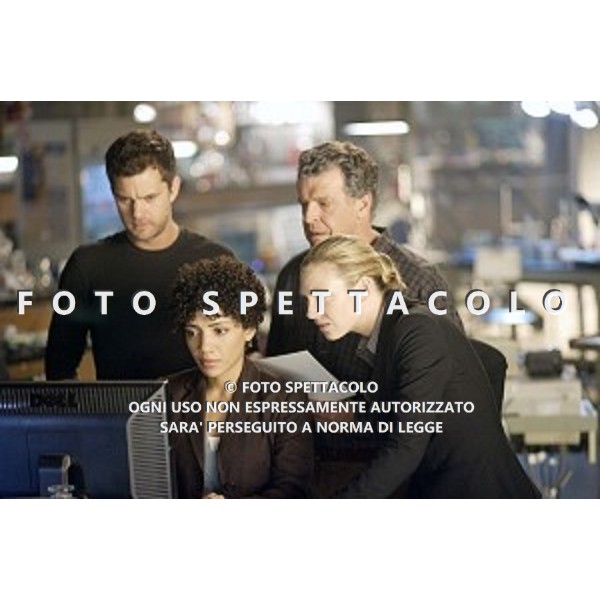 Joshua Jackson, John Noble, Jasika Nicole, Anna Torv