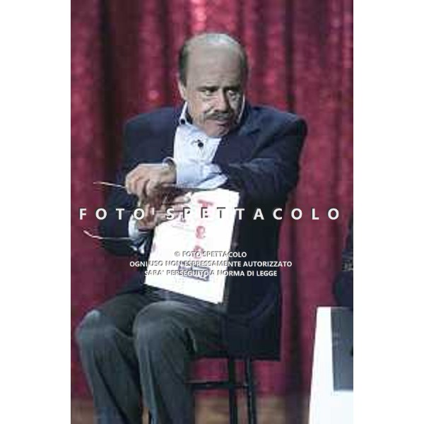 Teo Teocoli interpreta Maurizio Costanzo