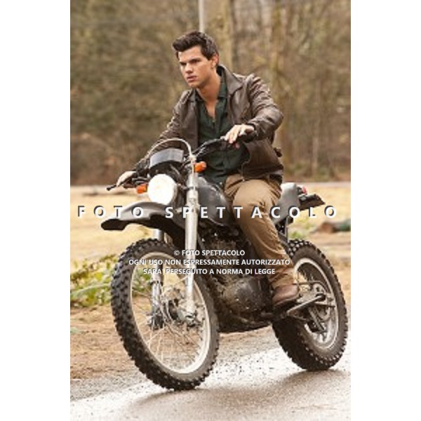 TAYLOR LAUTNER