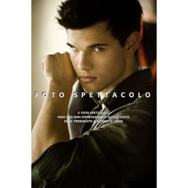 TAYLOR LAUTNER