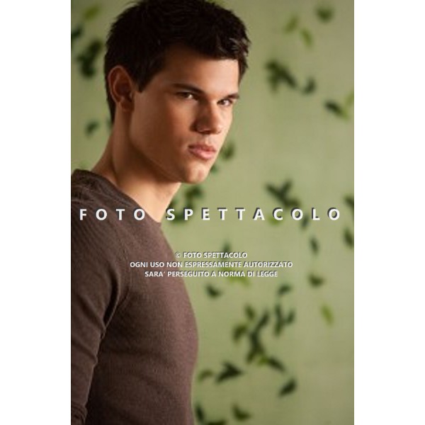 TAYLOR LAUTNER