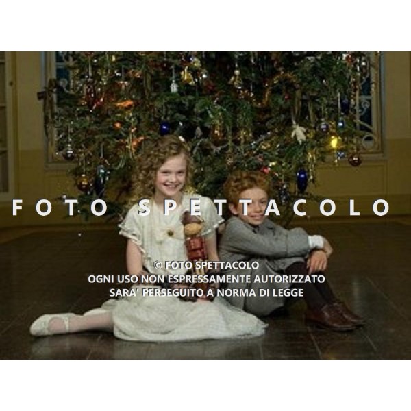 Lo schiaccianoci in 3D - Nella foto: Elle Fanning, Aaron Michael Drozin