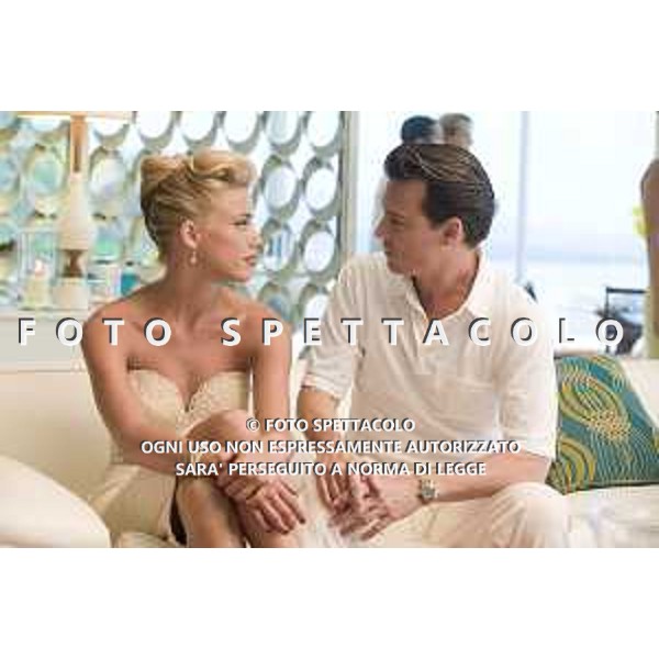 Johnny Depp e Amber Heard - Foto 01 Distribution