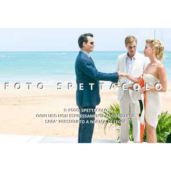 Johnny Depp, Amber Heard e Aaron Eckart - Foto 01 Distribution