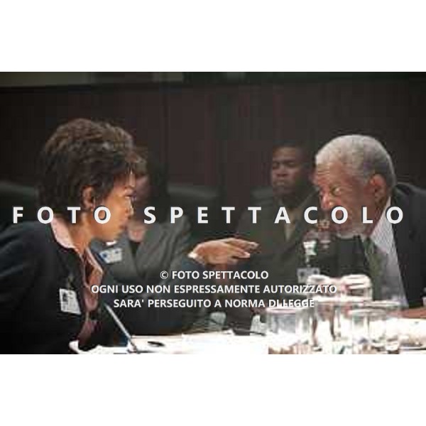 Angela Bassett e Morgan Freeman - Attacco al Potere ©Notorious Pictures