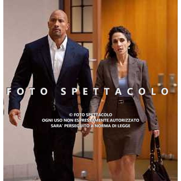 Dwayne Johnson e Melina Kanakaredes - Snitch - L\'infiltrato ©Videa