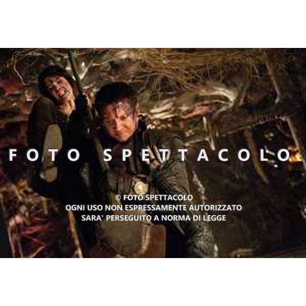 Jeremy Renner e Gemma Arterton - Hansel & Gretel: Cacciatori di streghe ©Universal Pictures