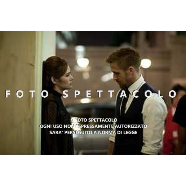 Rhatha Phongam e Ryan Gosling - Solo Dio Perdona ©01 Distribution