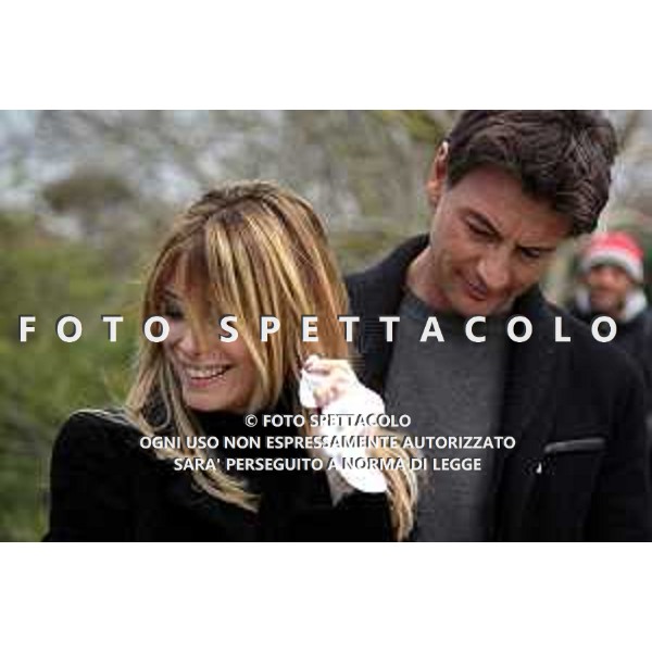 Roberto Farnesi ed Euridice Axen - Le tre rose di Eva 2 ©Ufficio Stampa Mediaset