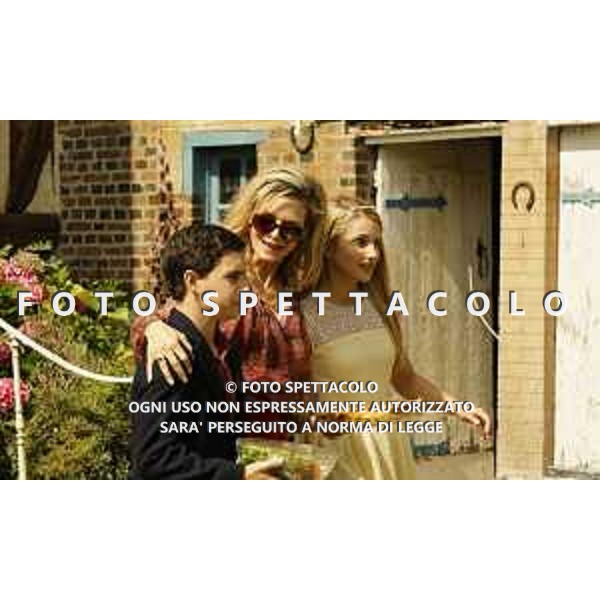 Dianna Agron, Michelle Pfeiffer e John D\'Leo - Cose nostre - Malavita ©Eagle Pictures