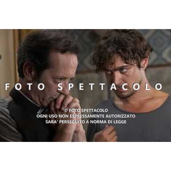 Riccardo Scamarcio e Rocco Papaleo - Una piccola impresa meridionale ©Warner Bros Italia