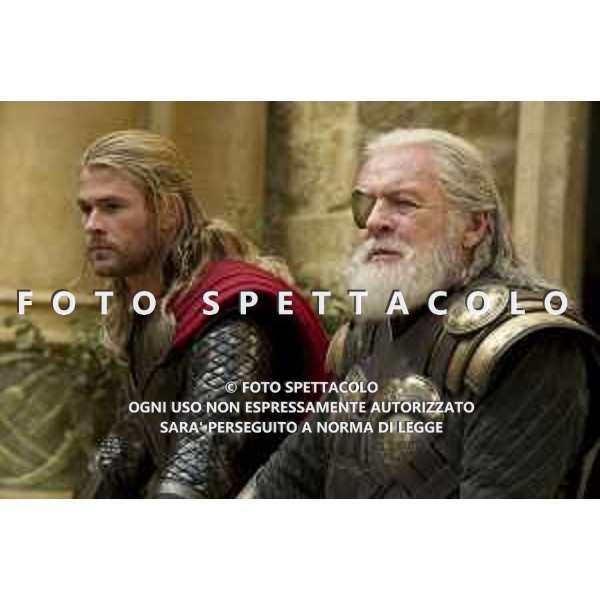 Chris Hemsworth e Anthony Hopkins - Thor: The Dark World ©Walt Disney Pictures