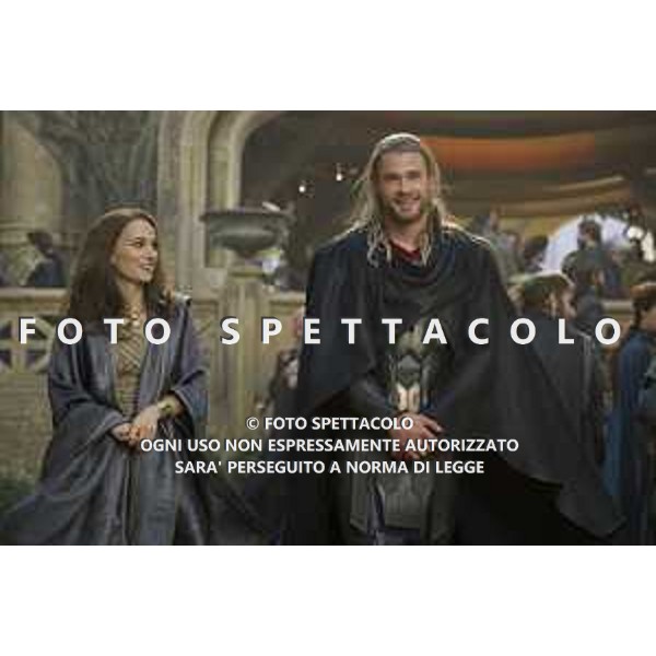 Chris Hemsworth e Natalie Portman - Thor: The Dark World ©Walt Disney Pictures