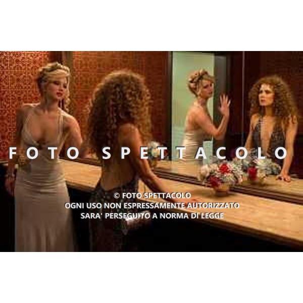 Jennifer Lawrence ed Amy Adams - American Hustle - L\'apparenza inganna ©Eagle Pictures