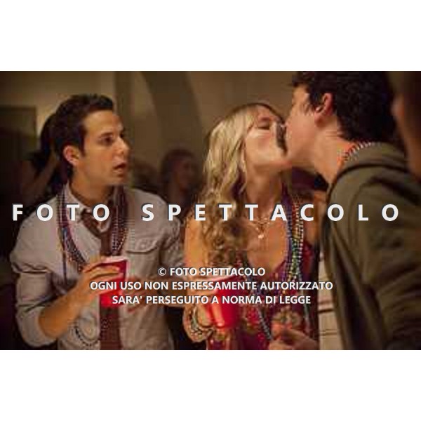 Miles Teller, Skylar Astin e Sarah Wright - Un compleanno da leoni ©M2 Pictures