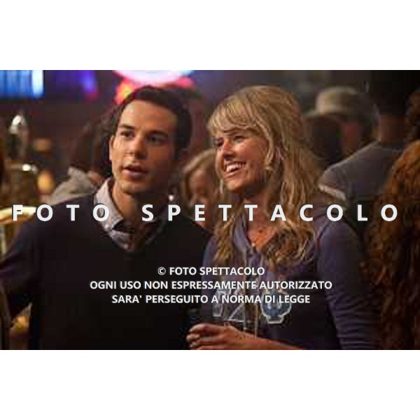 Skylar Astin e Sarah Wright - Un compleanno da leoni ©M2 Pictures