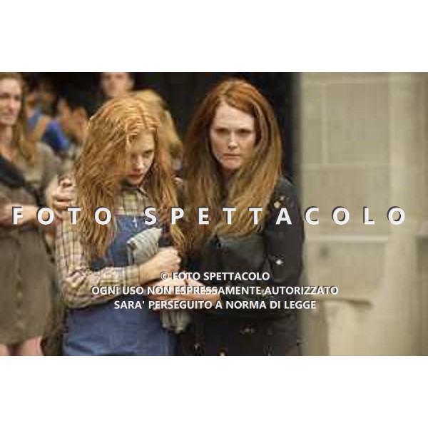 Julianne Moore e Chloe Moretz - Lo sguardo di Satana - Carrie ©Warner Bros Italia