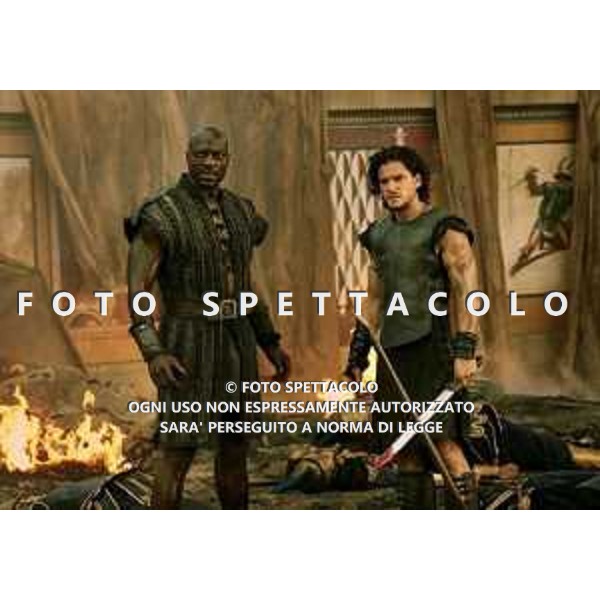 Kit Haringston e Adewale Akinnuoye-Agbaje - Pompei ©01 Distribution