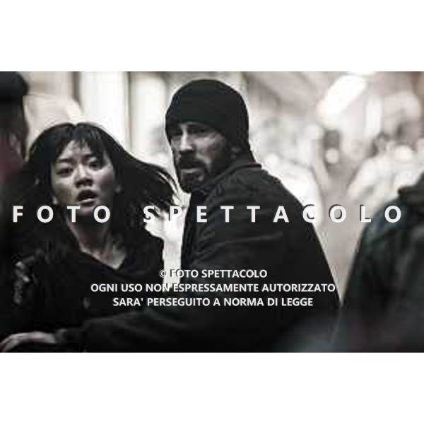 Ko Ah-sung e Chris Evans - Snowpiercer ©Koch Media