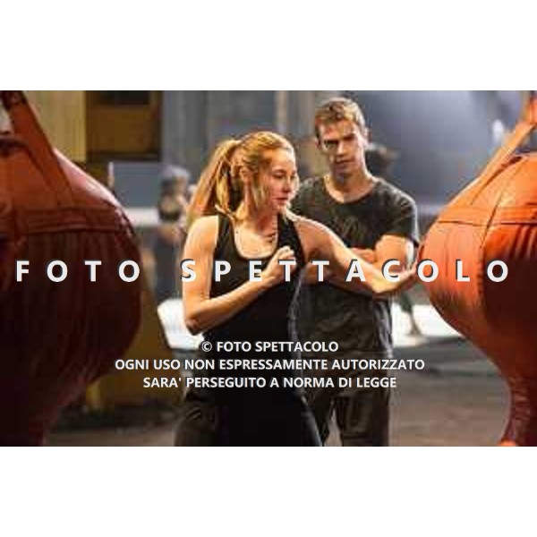 Shailene Woodley e Theo James - Divergent ©Eagle Pictures